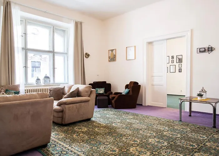 Large 3 Bdr Apt In The Heart Of Prague